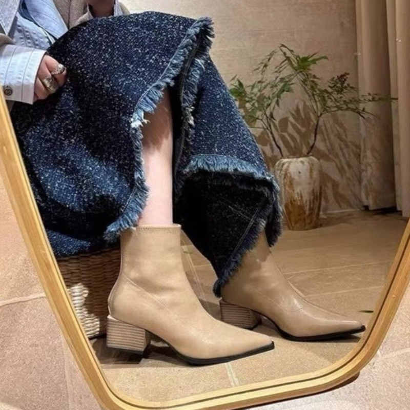 Vintage Fashion Online - Sepatu Bot Wanita Model Vintage dengan